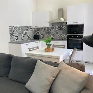 Appartamento Charming Central Townhouse In By Assetflow Pro, Sliema
